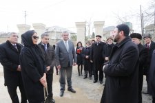 Birinci xanım Mehriban Əliyeva Xəzər rayonunda təmiri və əsaslı surətdə yenidən qurulması nəzərdə tutulan bir sıra obyektlərdə olub (FOTO)